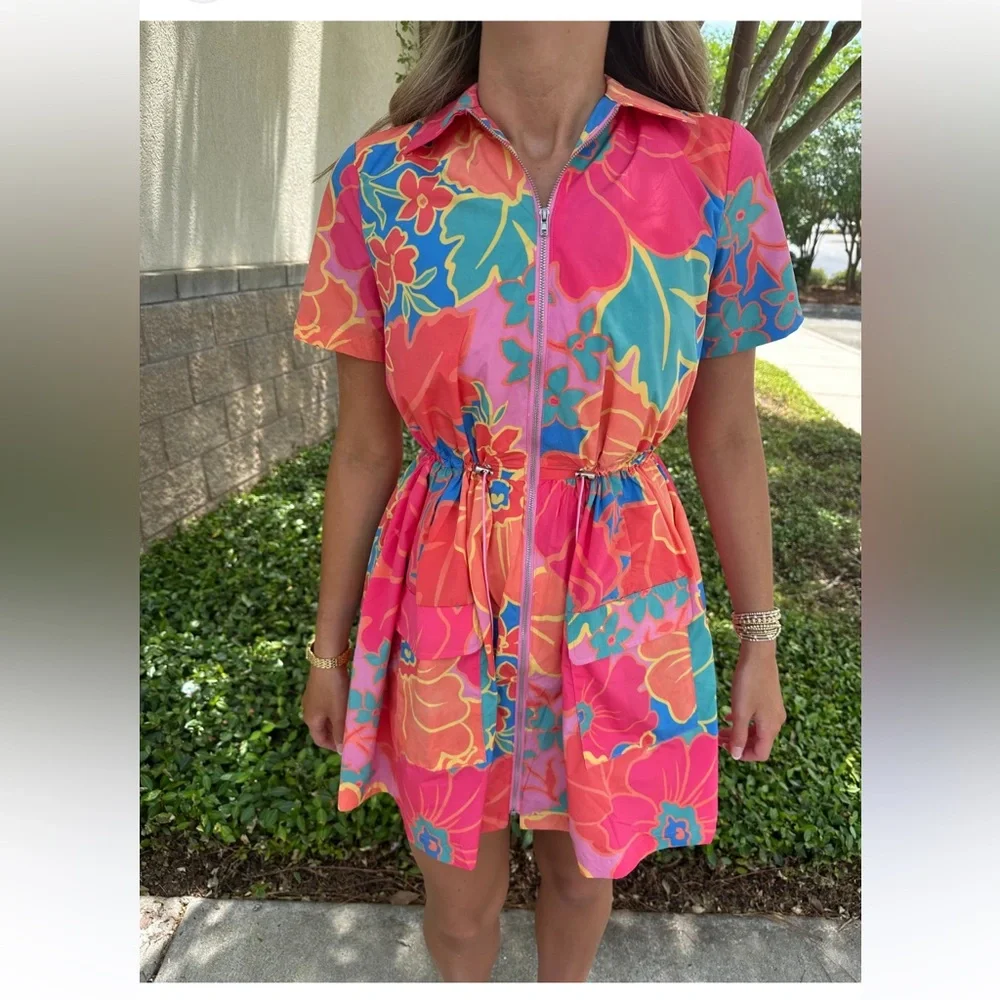 KARLIE Large Floral Weekend Cinch Waist Dress Size M -Super flattering and cute! - Picture 1 of 15
